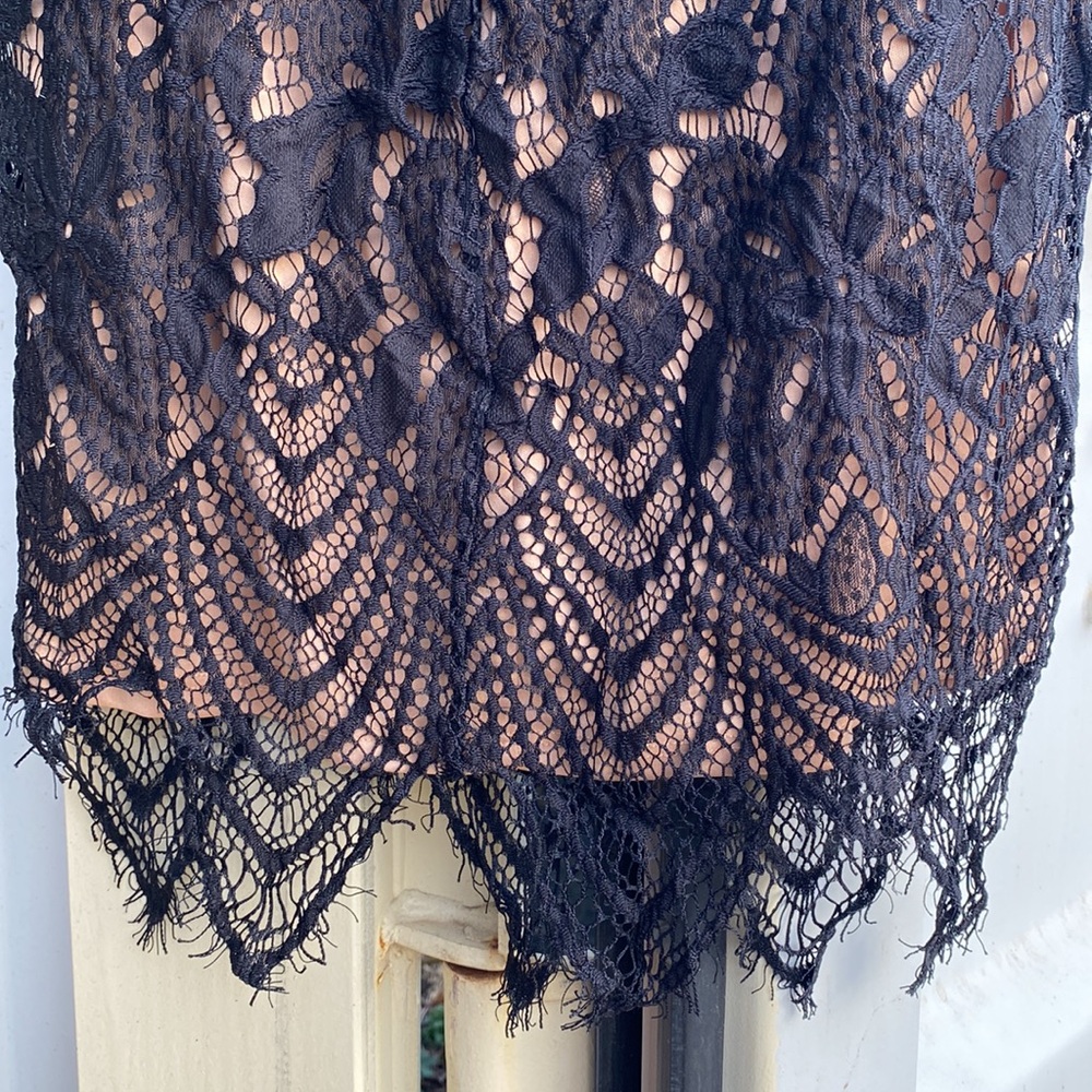 Black lace midi pencil skirt - Picture 2 of 6